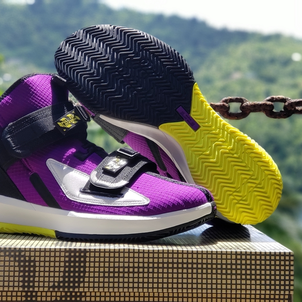 LeBron Soldier XIII SFG LAKERS - Picture 2 of 7